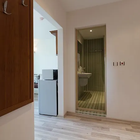 Apartment 1bedroom W Balcony &kitchen+washer *